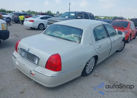 2004 Lincoln Town Car Signature from USA, damaged, VIN 1LNHM81W34Y686997